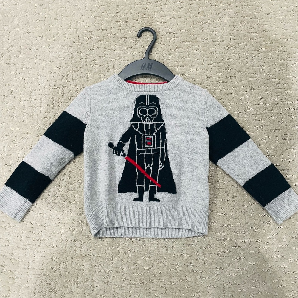 Gap star Wars kids sweater size 4 years.